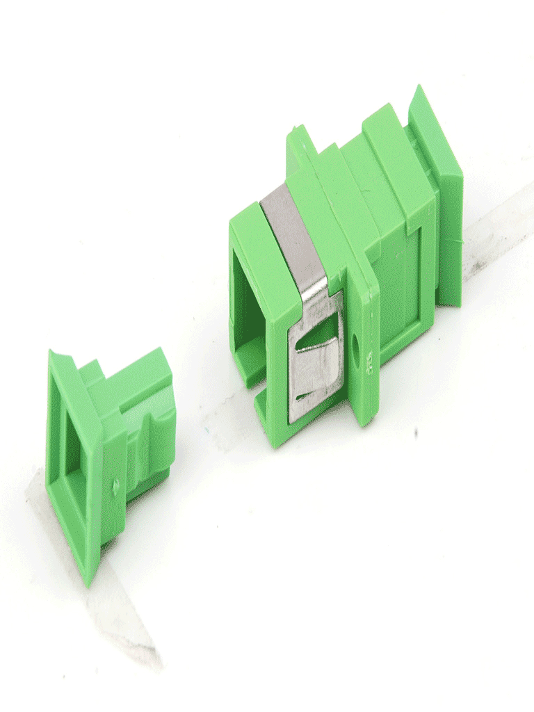 SBE TECH--SBE TECH SBE-ADAPSCAPC-S - Adaptador simplex de SC/APC a SC/APC Monomodo/Verde con orejas-